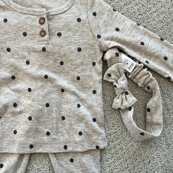 NWT Carters 9 month - Picture 2 of 2